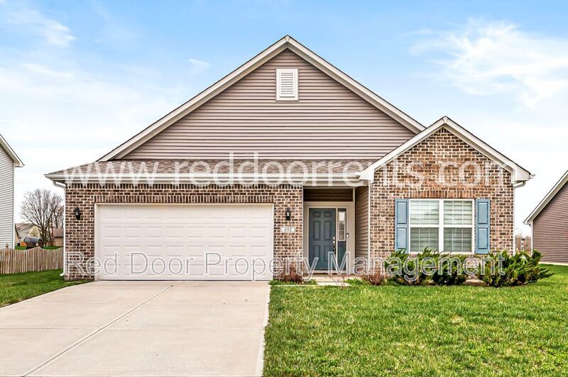 692 N Granite Dr in Fortville, IN - Foto de edificio