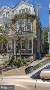 133 W Sharpnack St photo'