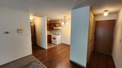 PENN ARMS APARTMENTS in Milwaukee, WI - Foto de edificio - Building Photo