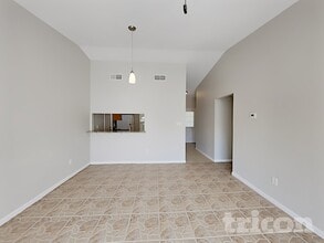 1757 Lakeview Village Dr in Brandon, FL - Building Photo - Building Photo