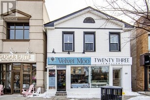 150 Lakeshore Rd E in Oakville, ON - Building Photo