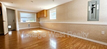380 Patterson Rd in Kelowna, BC - Building Photo - Building Photo