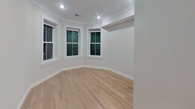 39 Englewood Ave, Unit 5 in Boston, MA - Foto de edificio - Building Photo