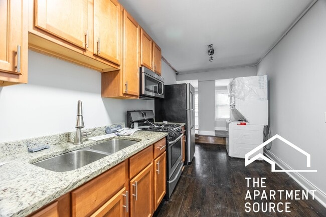 2551 W Fullerton Ave in Chicago, IL - Building Photo - Building Photo