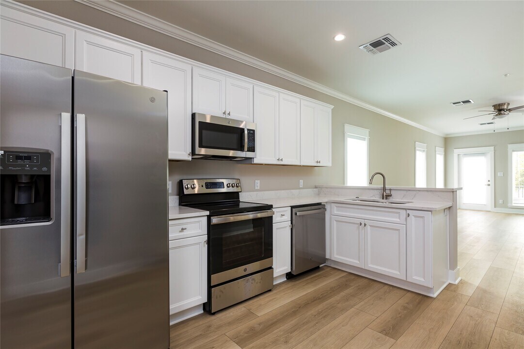 12 Evia Main in Galveston, TX - Building Photo