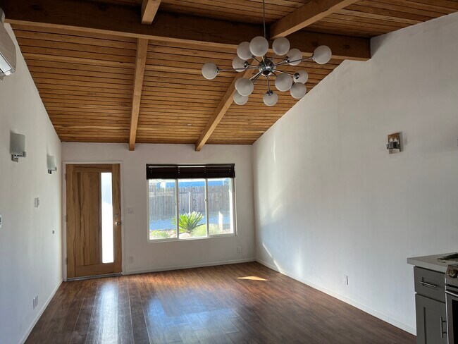 21621 DuPont St in Chatsworth, CA - Building Photo - Building Photo