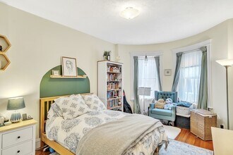 1891 Beacon St, Unit 2 in Brookline, MA - Building Photo - Building Photo