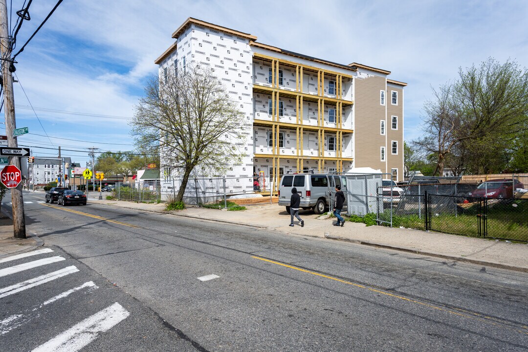 547 Chalkstone Ave in Providence, RI - Building Photo