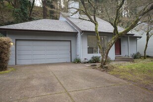 1320 W Oak Terrace in Lake Oswego, OR - Building Photo