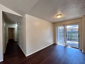 8802 Pineridge Dr in Austin, TX - Building Photo - Building Photo
