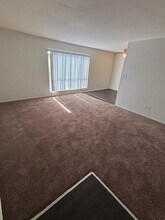 Ace Apartments in Carson, CA - Building Photo - Building Photo