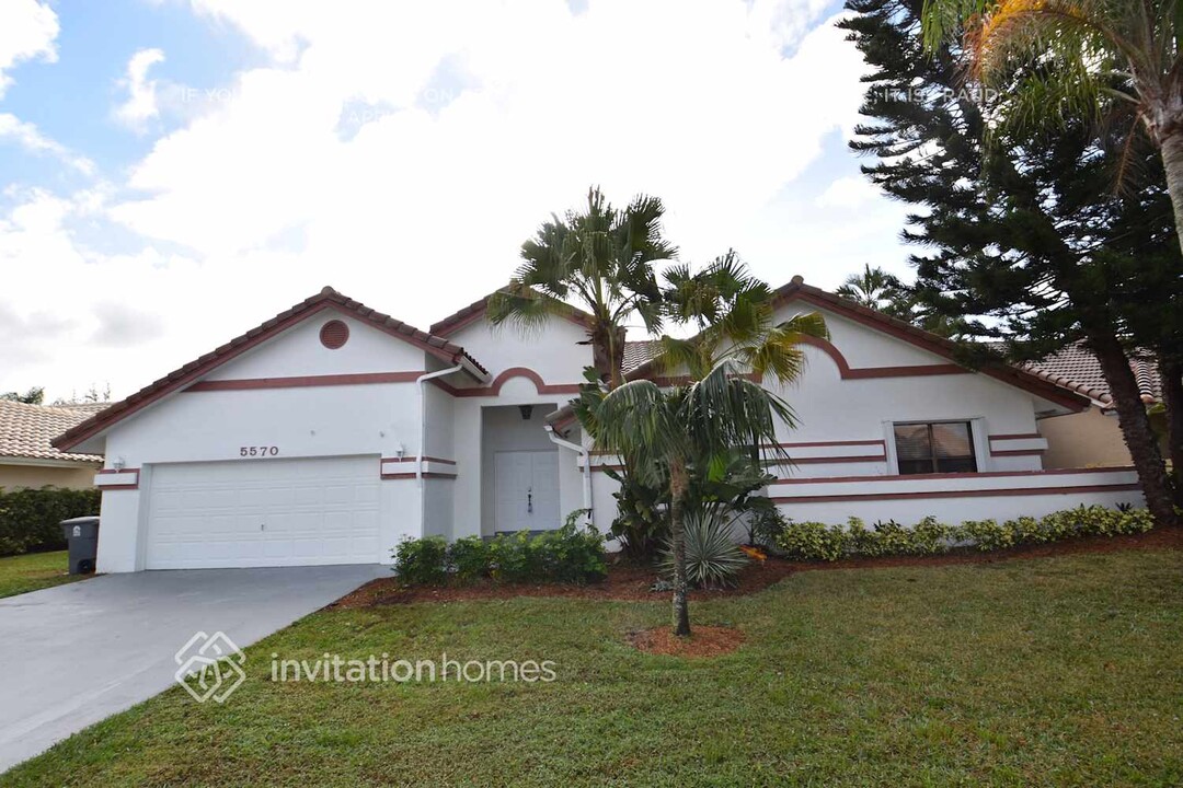 5570 Spring Lake Terrace in Boynton Beach, FL - Building Photo