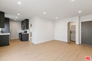 3314 Mentone Ave in Los Angeles, CA - Building Photo