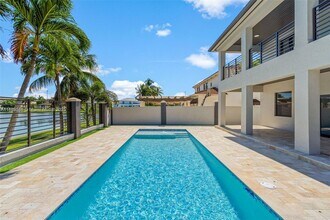 8946 NW 176th Ln in Hialeah, FL - Building Photo - Building Photo