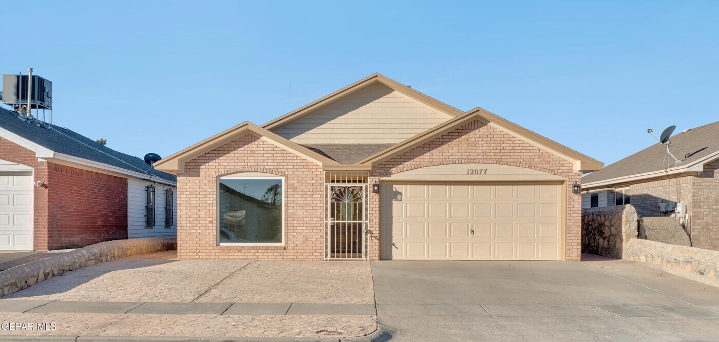 12077 Castle Keep Cir in El Paso, TX - Building Photo
