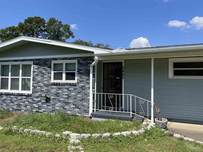 5425 Westwood Dr in Milton, FL - Building Photo - Building Photo