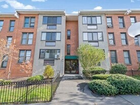 18 Juniper St, Unit #1 in Brookline, MA - Building Photo