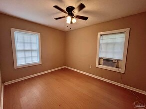 5517 W Jackson St in Pensacola, FL - Building Photo - Building Photo