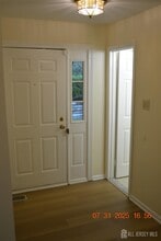 26 Dorchester Dr in East Brunswick, NJ - Building Photo - Building Photo