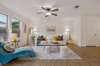 11009 Roderick Lawson Ln in Austin, TX - Building Photo - Building Photo