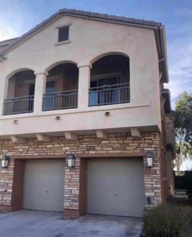 property at 356 N 169th Ave