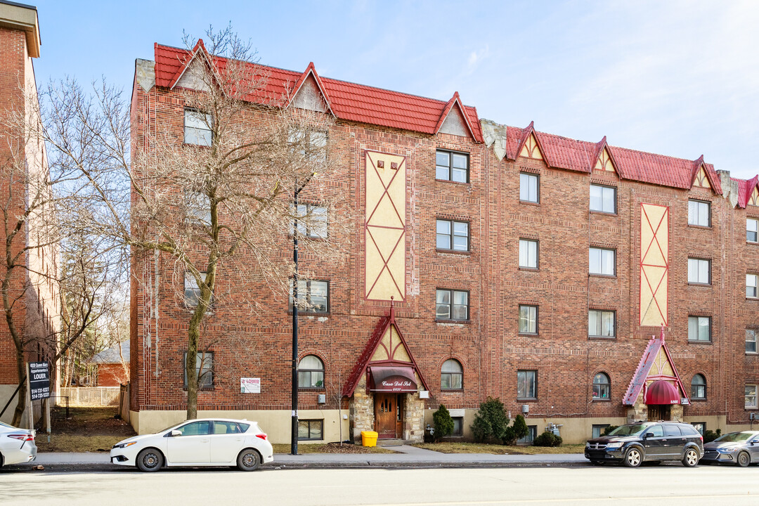 4860 Queen-Mary Ch in Montréal, QC - Building Photo