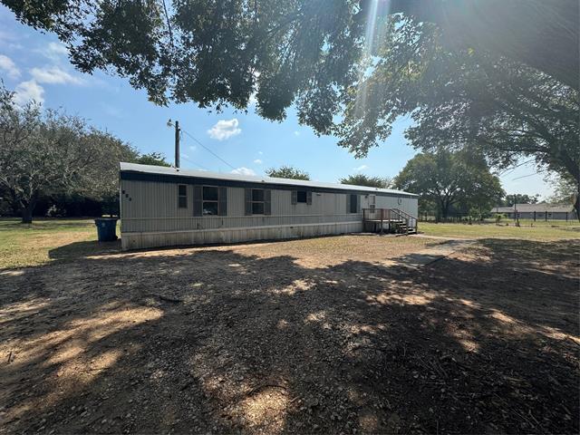201 Donna St in Alvarado, TX - Building Photo