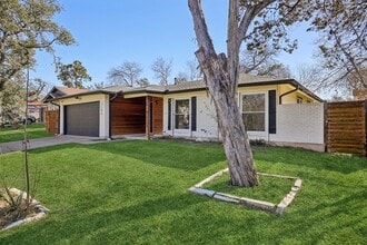 7205 Twisted Oaks Dr in Austin, TX - Building Photo - Building Photo