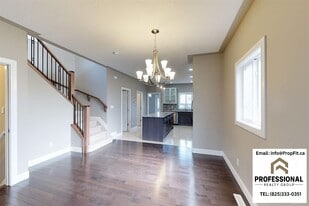 7106 83 Av NW in Edmonton, AB - Building Photo