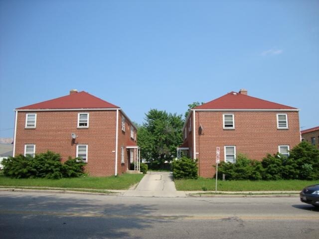 2560 N Wauwatosa Ave in Milwaukee, WI - Building Photo