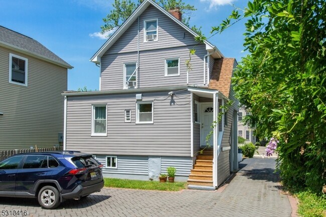 25 Talbot St in Montclair, NJ - Building Photo - Building Photo