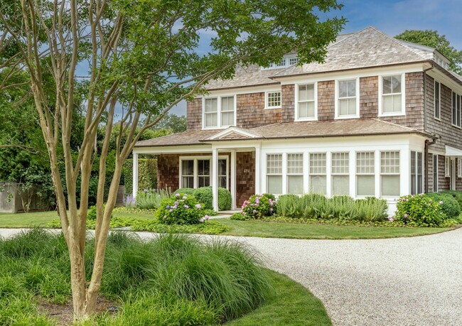 69 Gould St in East Hampton, NY - Building Photo - Building Photo