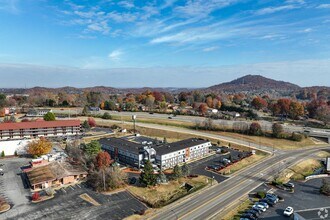 The Hub at Mountcastle in Johnson City, TN - Building Photo - Building Photo