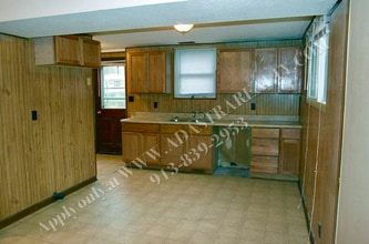 18916 E Arrowhead Dr in Independence, MO - Building Photo - Building Photo