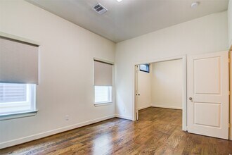 2210 Hutchins St in Houston, TX - Building Photo - Building Photo