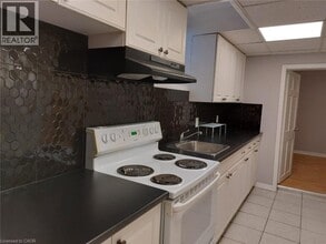 21 Beverley St. in Waterloo, ON - Building Photo - Building Photo