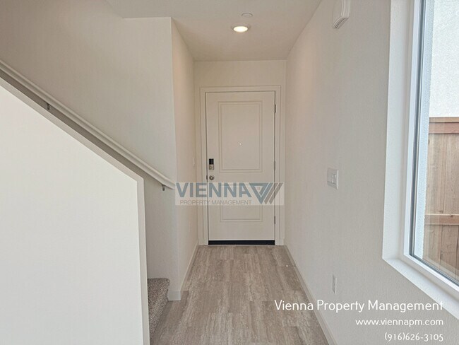 7009 Lone Sycamore St in Roseville, CA - Building Photo - Building Photo
