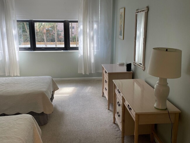 3400 N Ocean Dr in Riviera Beach, FL - Building Photo - Building Photo