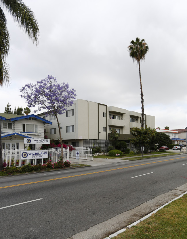 Wilton Place Apartments in Los Angeles, CA - Foto de edificio - Building Photo