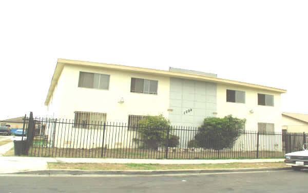 1509 W 102nd St in Los Angeles, CA - Building Photo