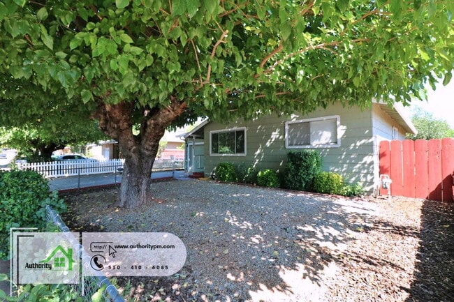 2326 Corona St in Redding, CA - Building Photo - Building Photo