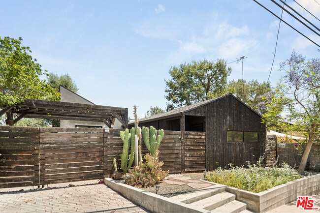 485 Canyon Vista Dr in Los Angeles, CA - Building Photo - Building Photo