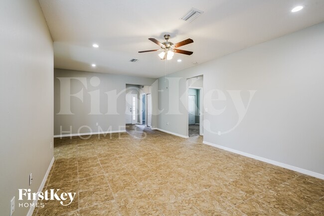 6308 Twin Bridges Dr in Zephyrhills, FL - Building Photo - Building Photo