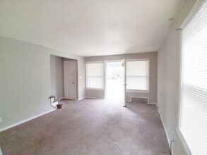 25551 Tungsten Rd in Euclid, OH - Building Photo - Building Photo