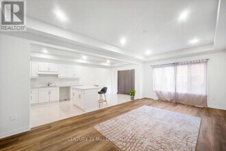 7 Saffron Way in Welland, ON - Building Photo - Building Photo