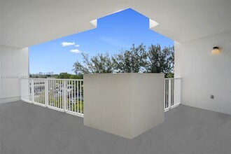 1300 NE Miami Gardens Dr in North Miami Beach, FL - Building Photo - Building Photo
