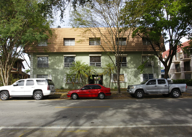 1110 Salzedo St in Miami, FL - Building Photo - Building Photo