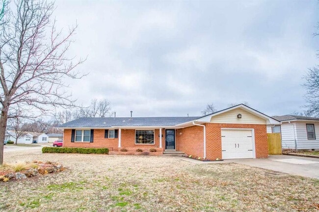 property at 1352 Chickasaw Dr