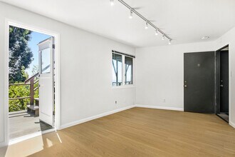 52 Panoramic Way, Unit b in Berkeley, CA - Building Photo - Building Photo