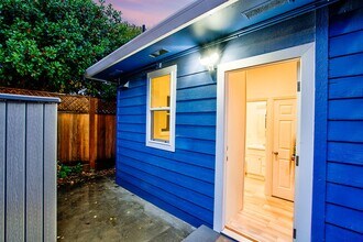 1351 Eastshore Dr in Alameda, CA - Foto de edificio - Building Photo